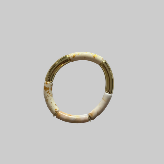 bracelet blanc avec des touches de marbres et de dorés