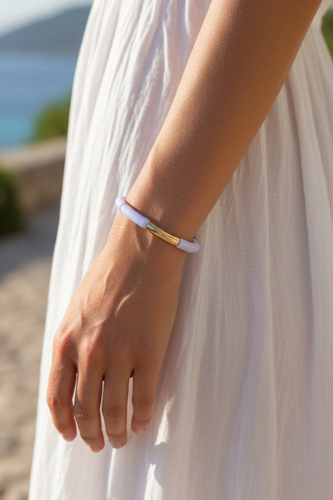 Bracelet blanc avec touche de doré