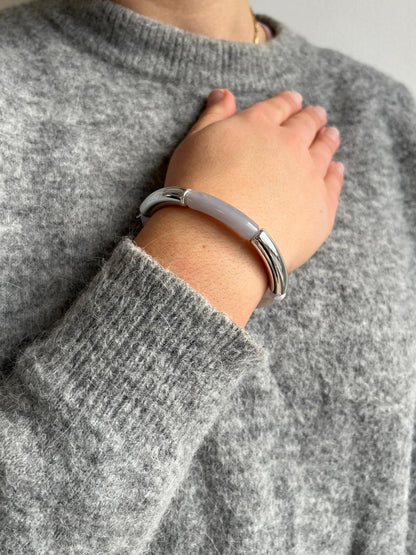 Bracelet gris clair et argenté